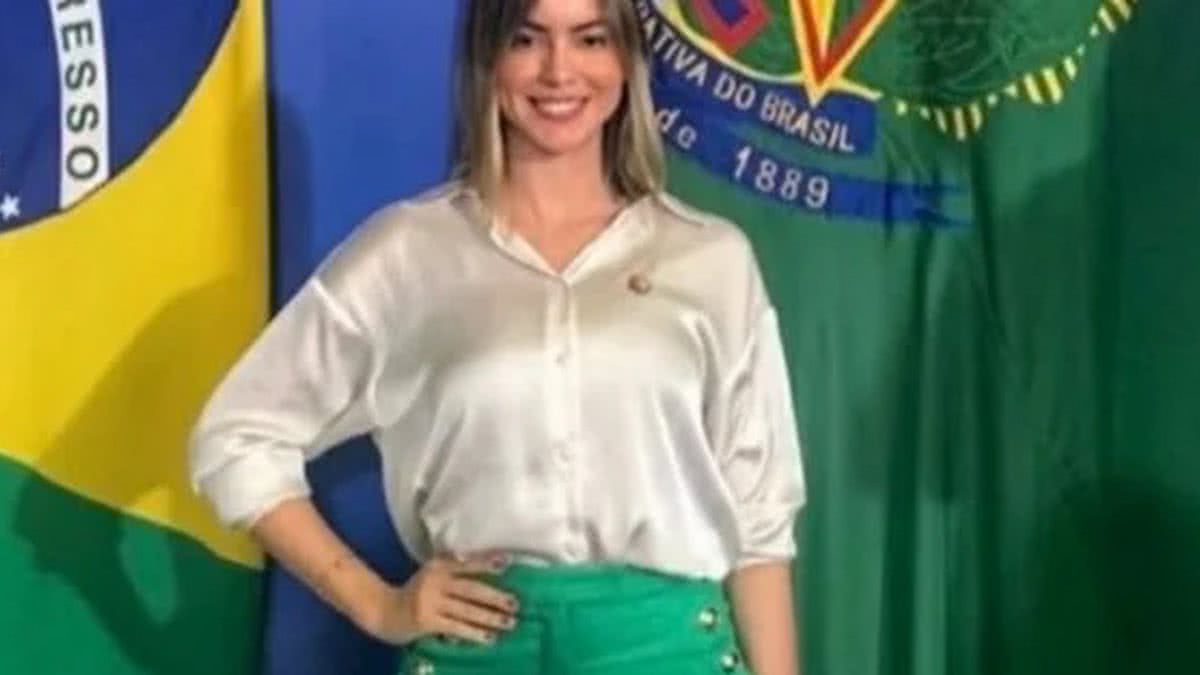 Branca Loira E De Sobrenome Bolsonaro Candidata Se Declara Parda