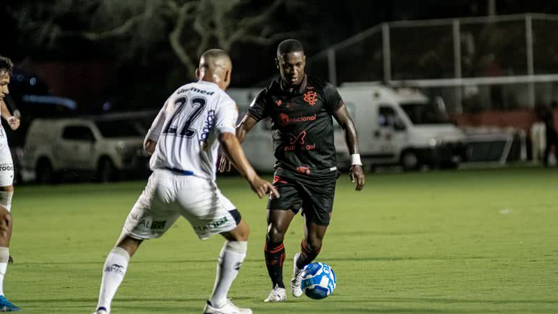 Jhonny Lucas celebra boa fase do Vitória e projeta duelo difícil contra