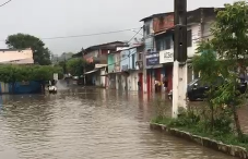 Rio de Contas transborda e interdita trecho entre Ipiaú e Jitaúna após