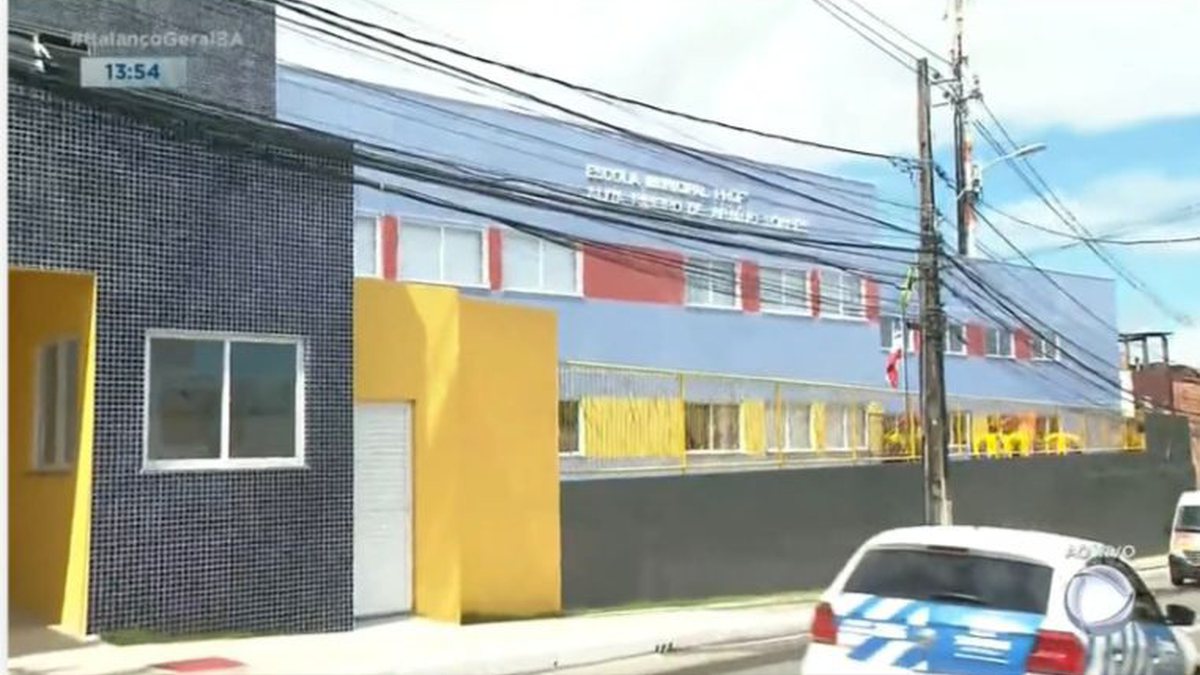 Bandidos invadem escola recém inaugurada e furtam alimentos e