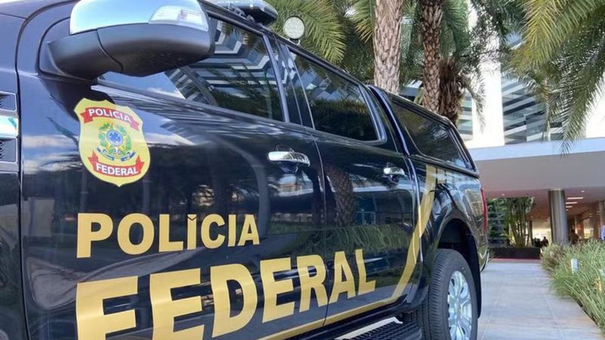 Polícia Federal cumpre mandado contra suspeito de distribuir de cédulas