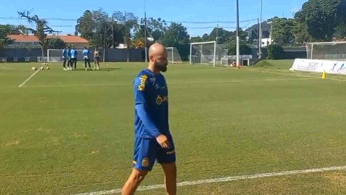 Thaciano Flagrado Em Treino Do Santos Mesmo Sem An Ncio Oficial De