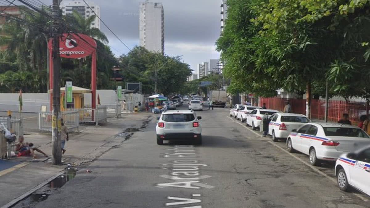 Homem Invade Mercado E Furta Produto Companheira Em Salvador