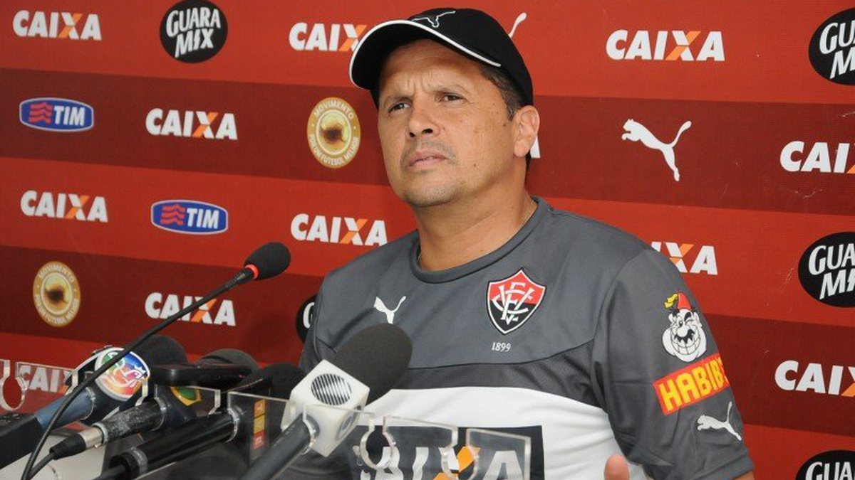 Sport Acerta Ex Treinador Do Vit Ria Para A Vaga De Nelsinho Baptista