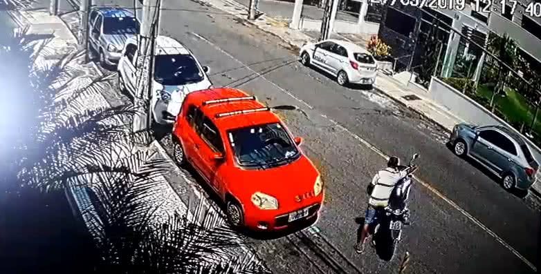 V Deo Homem Furta Moto Em Plena Luz Do Dia No Caminho Das Rvores