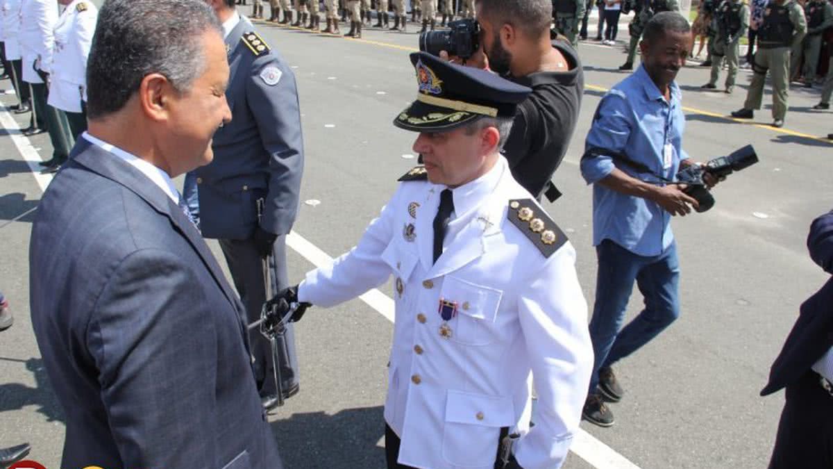 Rui Entrega Medalhas A Militares Em Evento Que Celebra Os 194 Anos Da PM BA