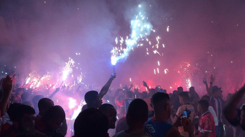 V Deo Torcida Do Bahia Faz Festa Na Chegada Do Time Arena Fonte Nova