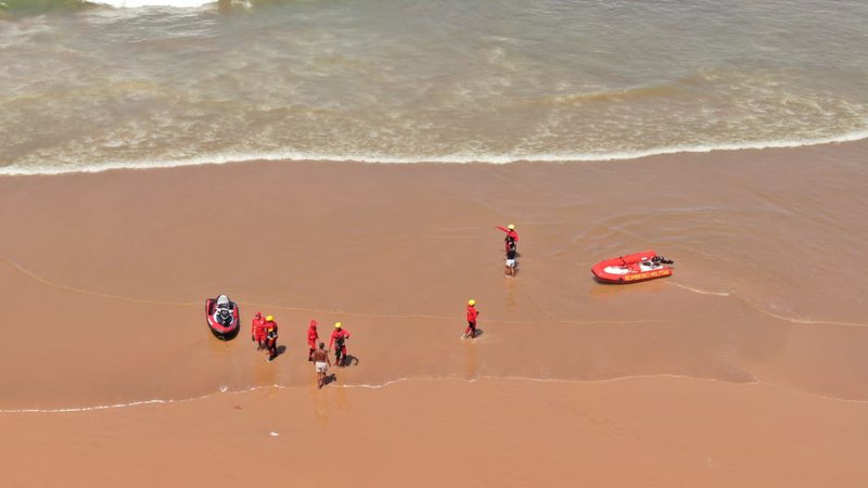 Corpo de adolescente que desapareceu no mar da Boca do Rio é encontrado