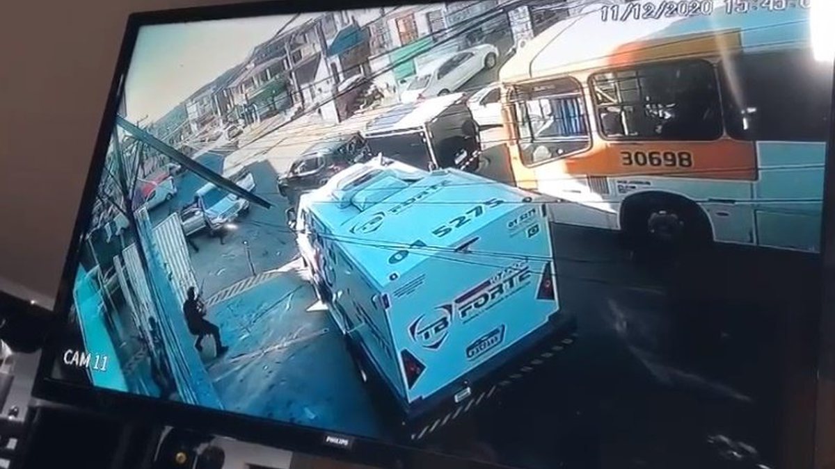 V Deo Veja Momento Em Que Suspeitos Tentam Assaltar Carro Forte No