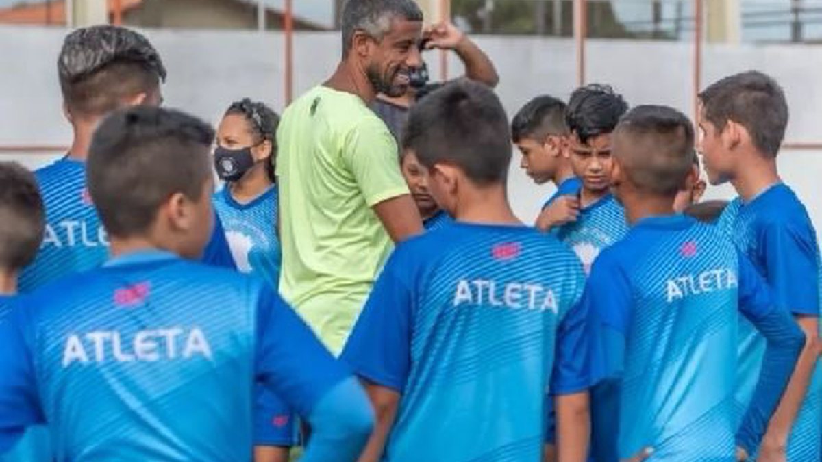 Craque Léo Moura vai inaugurar Escolinha de Futebol em Salvador