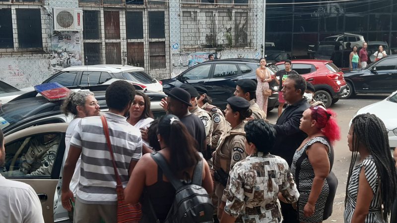 Vídeo Vereador de Ilhéus se envolve em briga de mulheres durante protesto