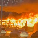 Imagem VÍDEO: Ônibus é incendiado na região de Pernambués após mortes no bairro
