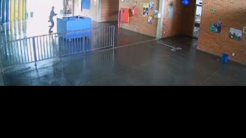 Vídeo veja o momento em que atirador invadiu a escola e disparou