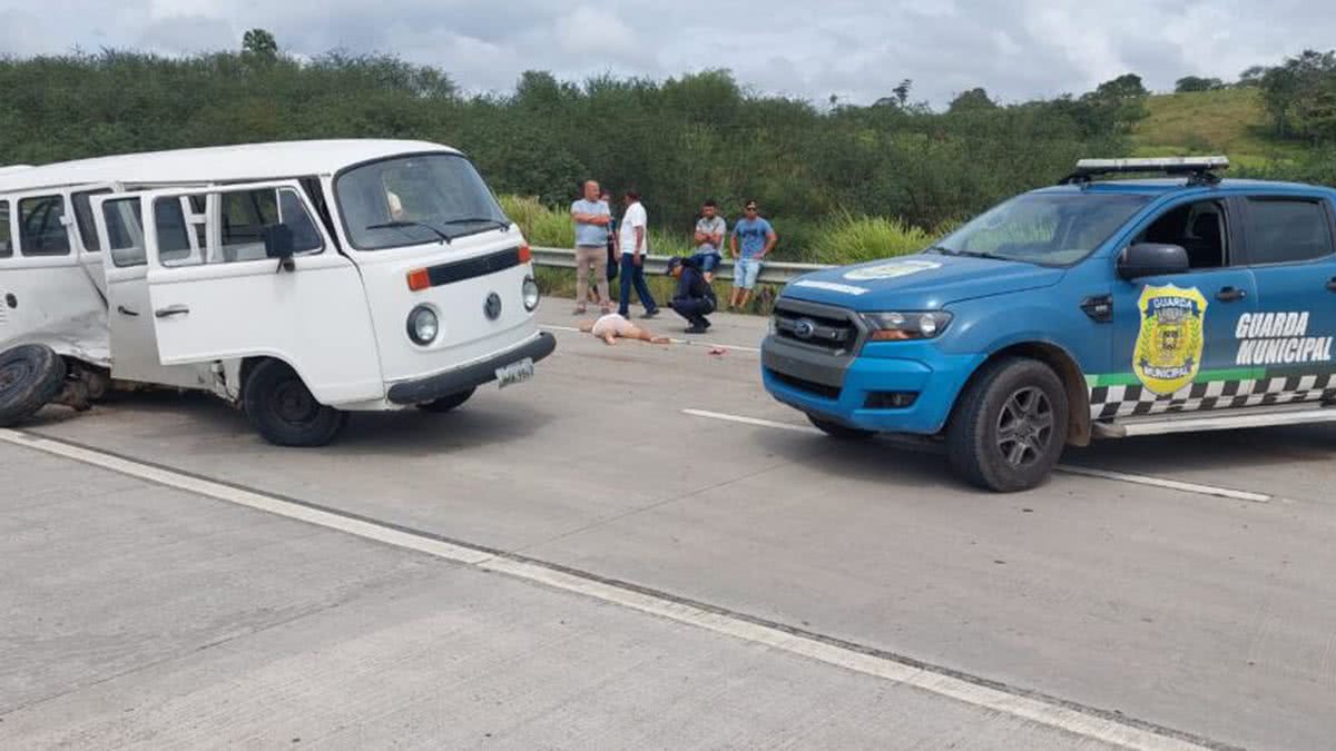 Mulher Arremessada De Carro Ap S Colis O Kombi Na Br