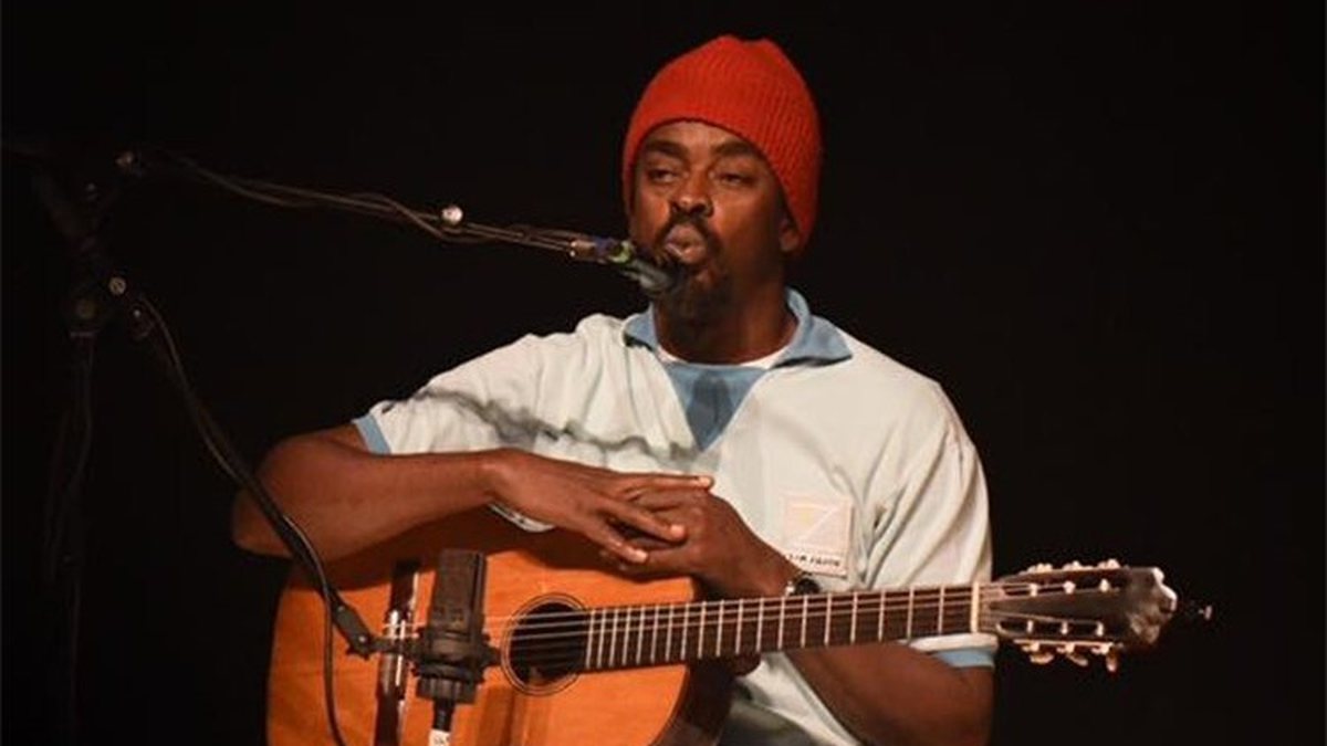 Vídeo mostra ataques racistas contra Seu Jorge durante show em Porto