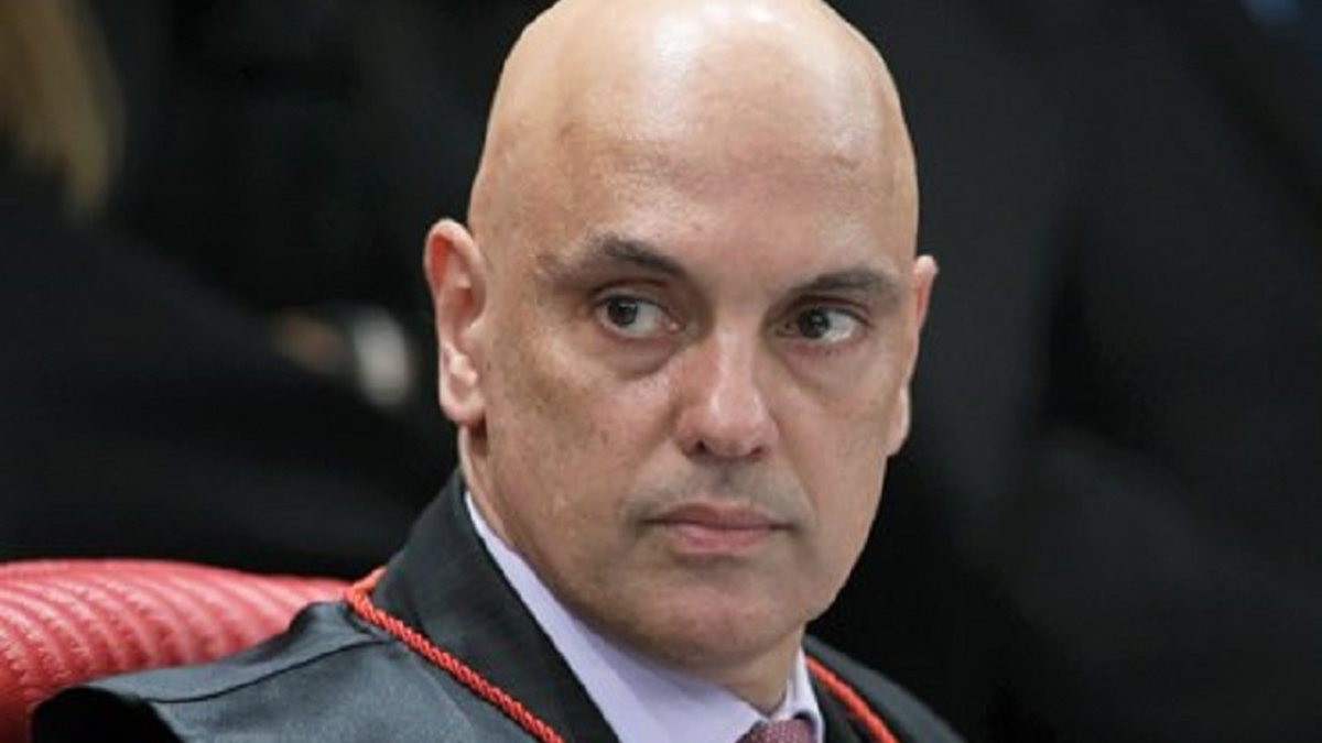 Alexandre de Moraes recebe relatório final da CPMI do 8 de janeiro