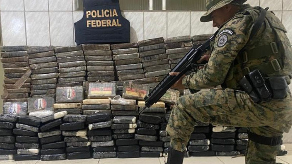 Tráfico internacional Polícia apreende quase 500 kg de cocaína e