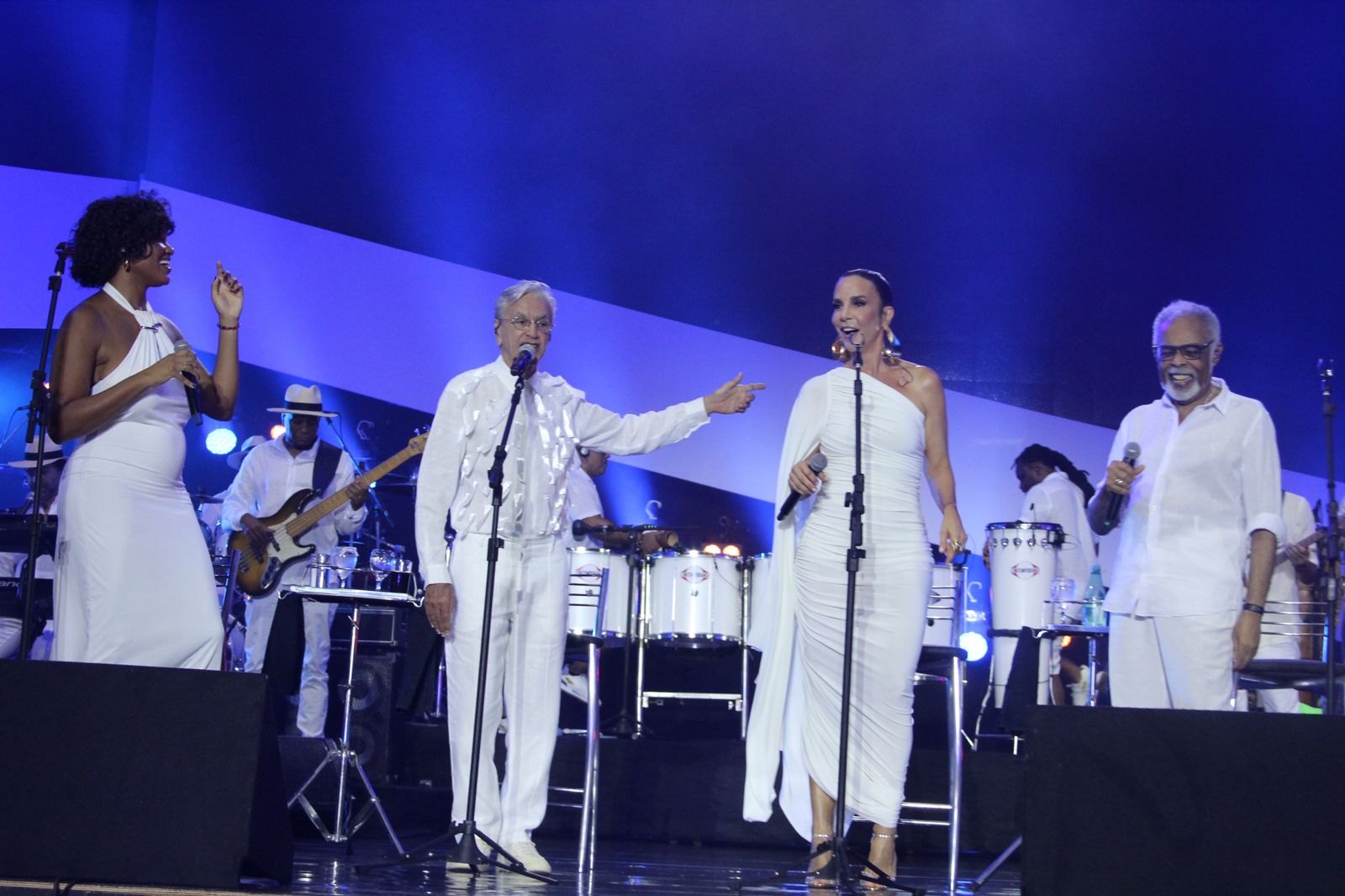 V Deo Ivete Sangalo Sensualiza Caetano Veloso Durante Festival Da