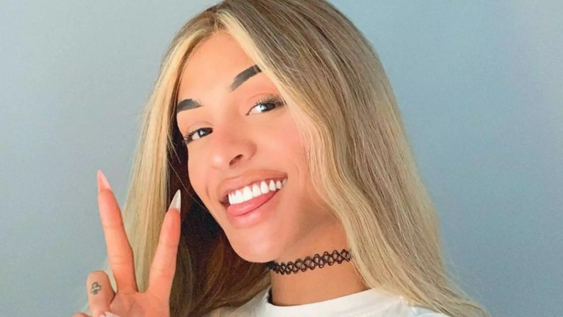 Pabllo Vittar Causa Alvoro O Ao Posar S De Calcinha Na Web Que Del Cia