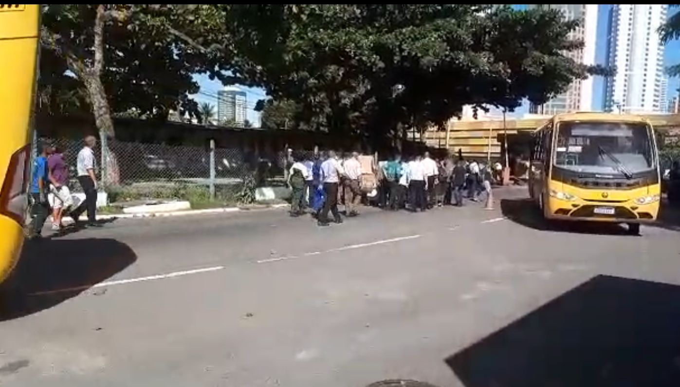 Duas pessoas são baleadas na rodoviária de Salvador assista