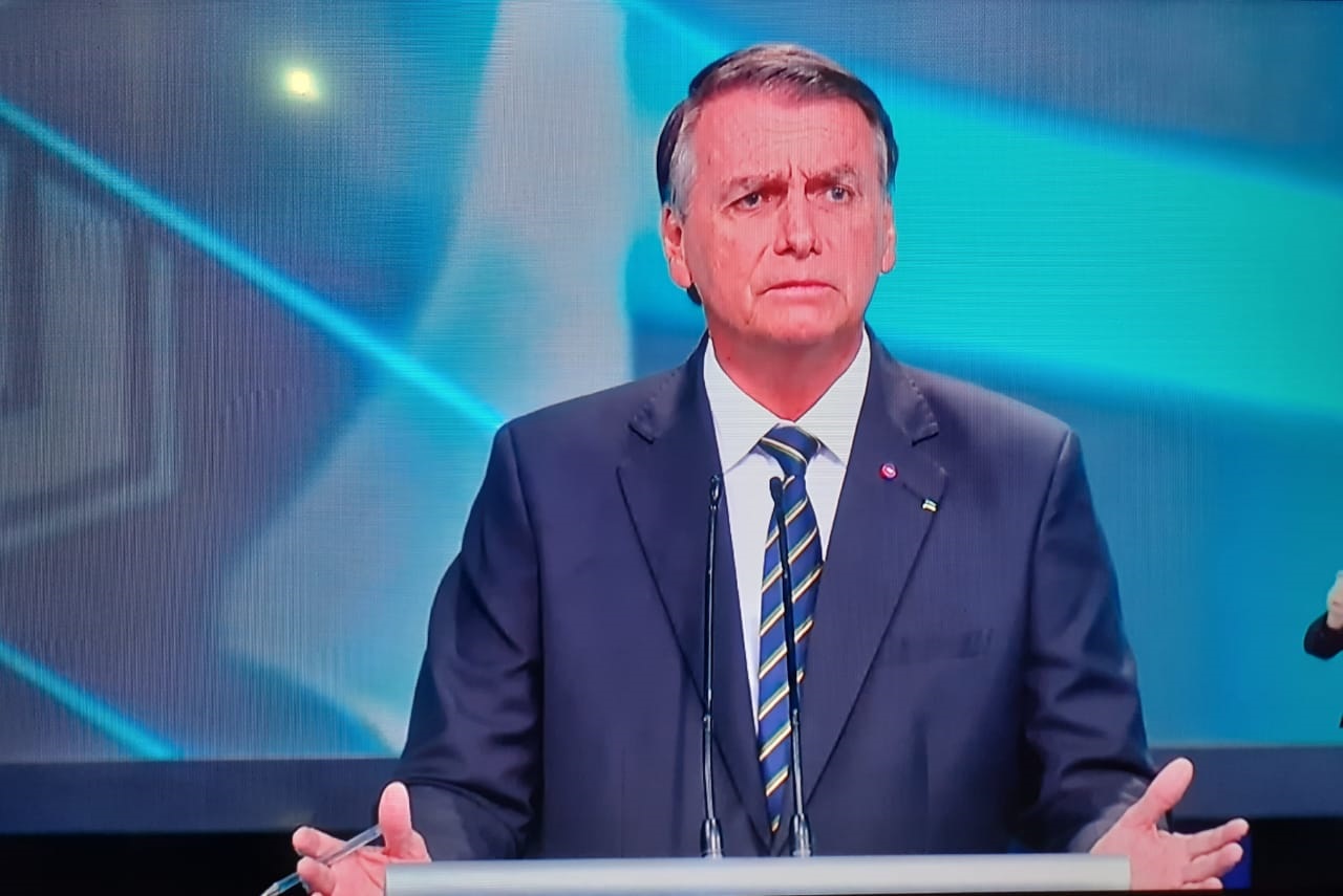 Debate SBT Jair Bolsonaro chama Soraya Thronicke de estelionatária e