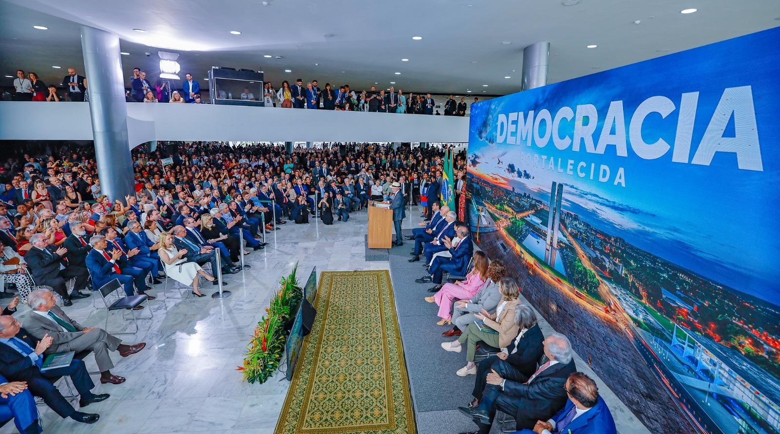 Jer Nimo Participa De Ato Em Defesa Da Democracia Em Bras Lia Dia De