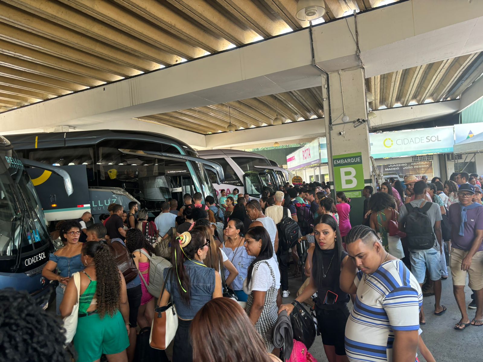 Passageiros Enfrentam Atrasos Nos Nibus Na Rodovi Ria De Salvador Para