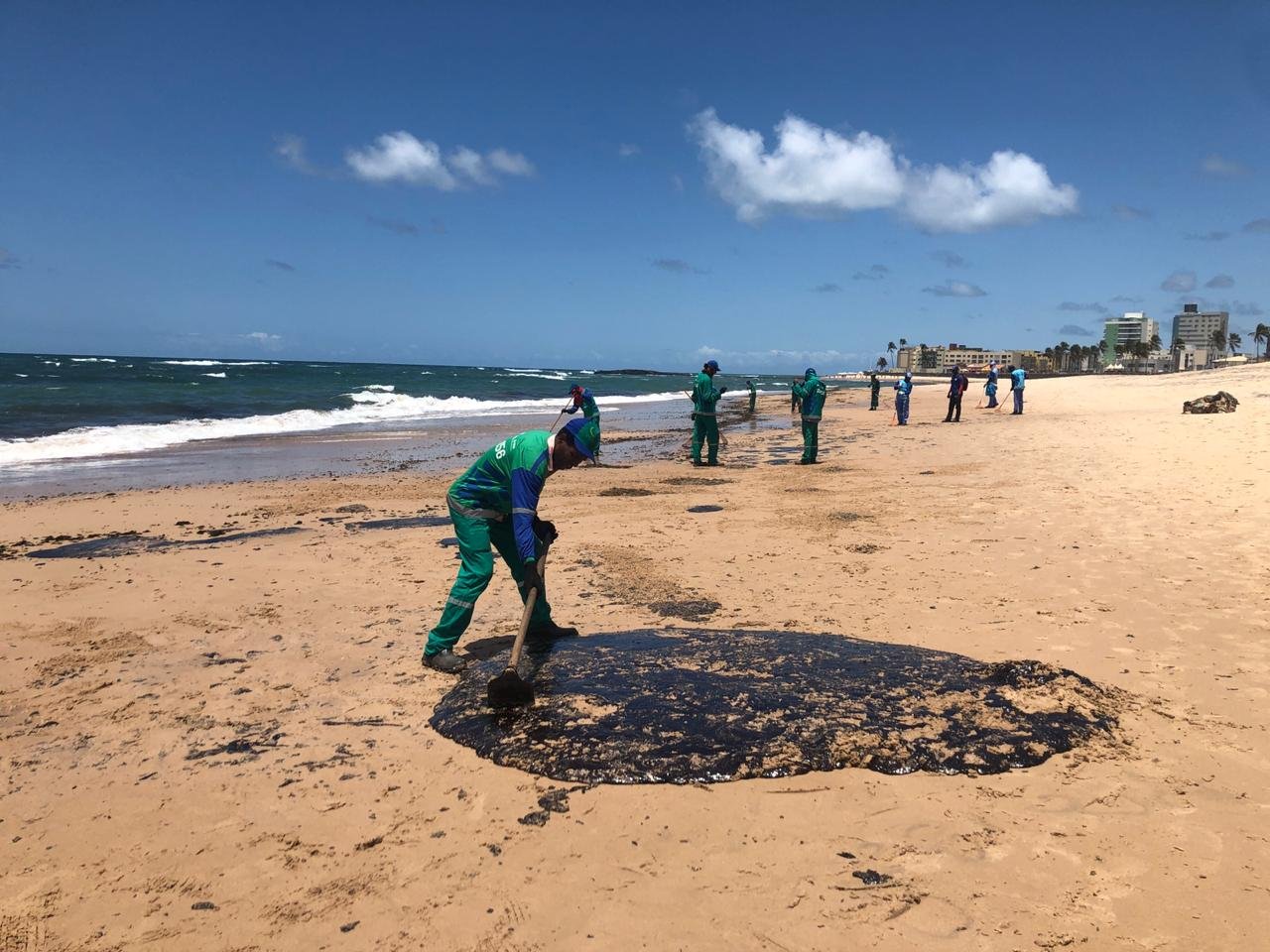 Vídeo Novas manchas de óleo chegam nas praias de Jardim de Alah