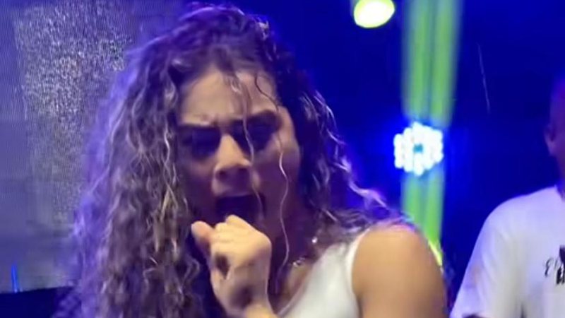 Dan Arina Baiana Detonada Na Web Ap S Realizar Coreografia Sensual Veja V Deo