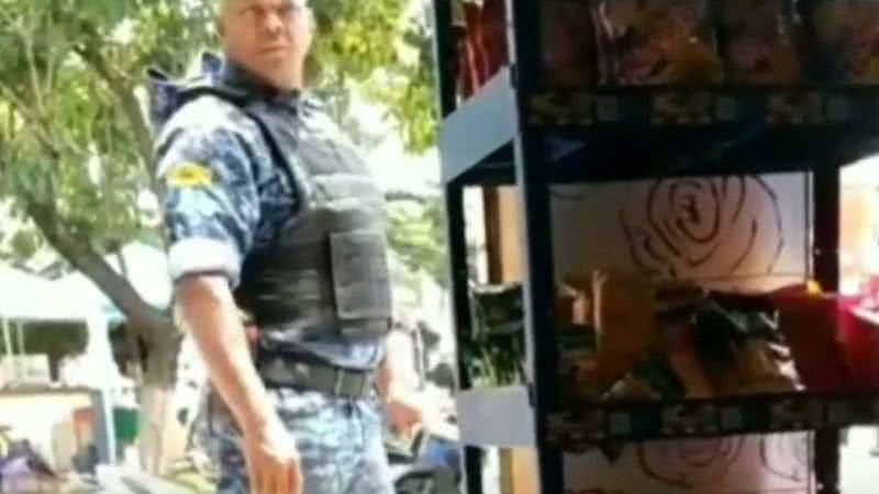 Guarda Municipal é flagrado dando tapa na cara de mulher no interior da Bahia veja vídeo