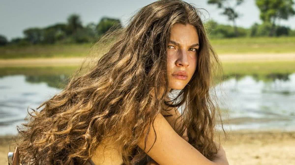 Protagonista De Pantanal Alanis Guillen Surge Com Parte Dos Seios De Fora Em Ensaio Veja Foto