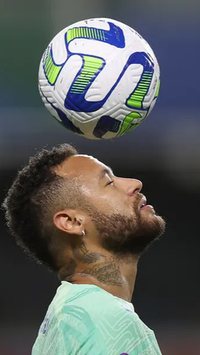 Neymar está a apenas um gol de se tornar o maior artilheiro da história do Brasil e superar Pelé