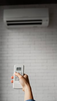Descubra como a água do ar-condicionado pode ser útil em casa e até no jardim
