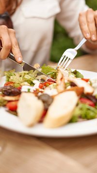 Veja o hábito simples que pode ajudar a diminuir aquela vontade de comer entre as refeições