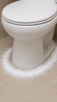 Aprenda para que serve o bicarbonato de sódio ao redor do vaso sanitário e como usar