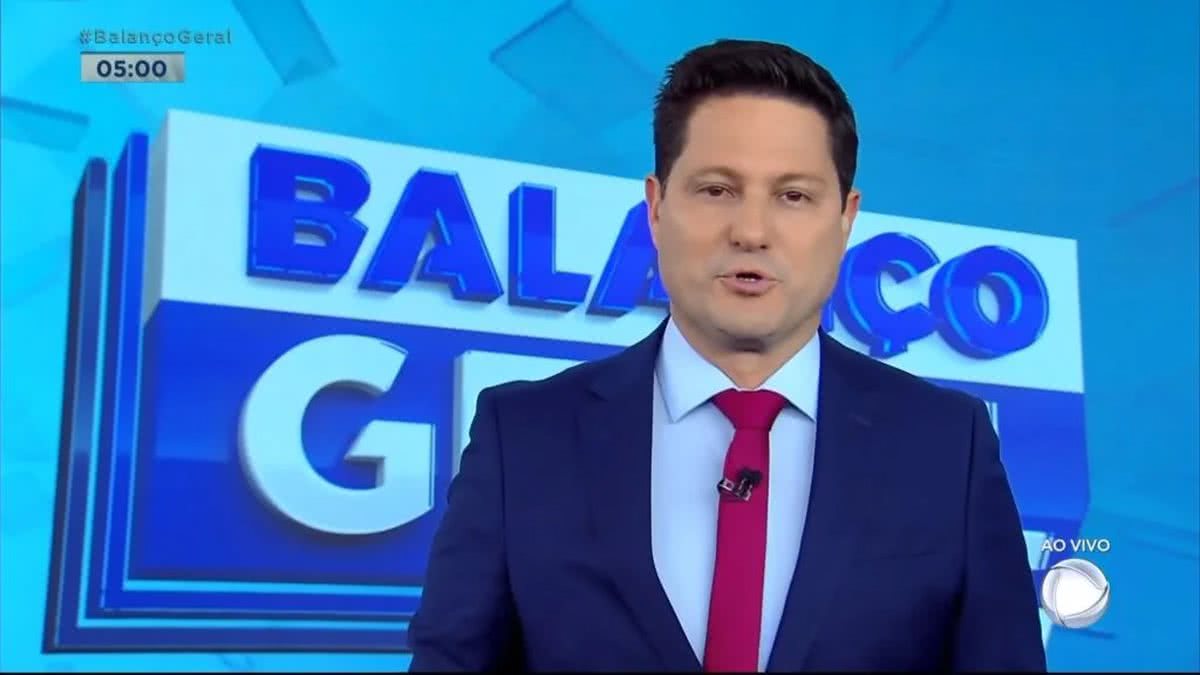 Jornalista da Globo engasga ao vivo e desespero toma conta