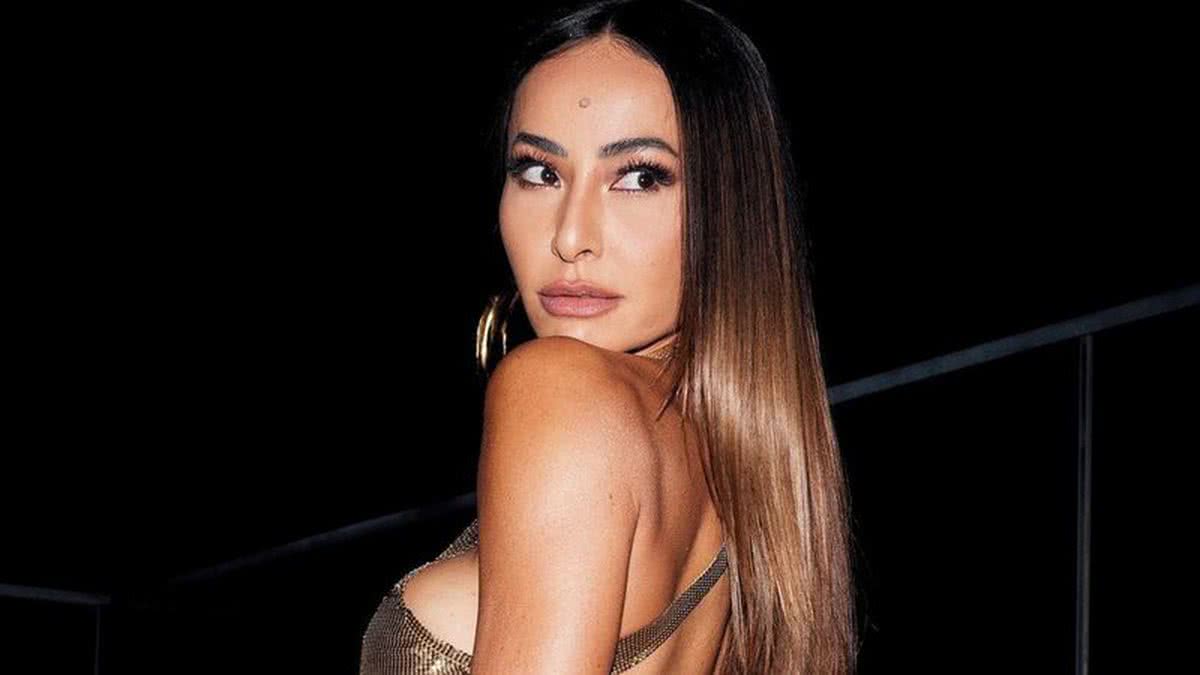 Sabrina Sato Deixa Pernas De Fora E Seios Mostra Ao Apostar Em Look