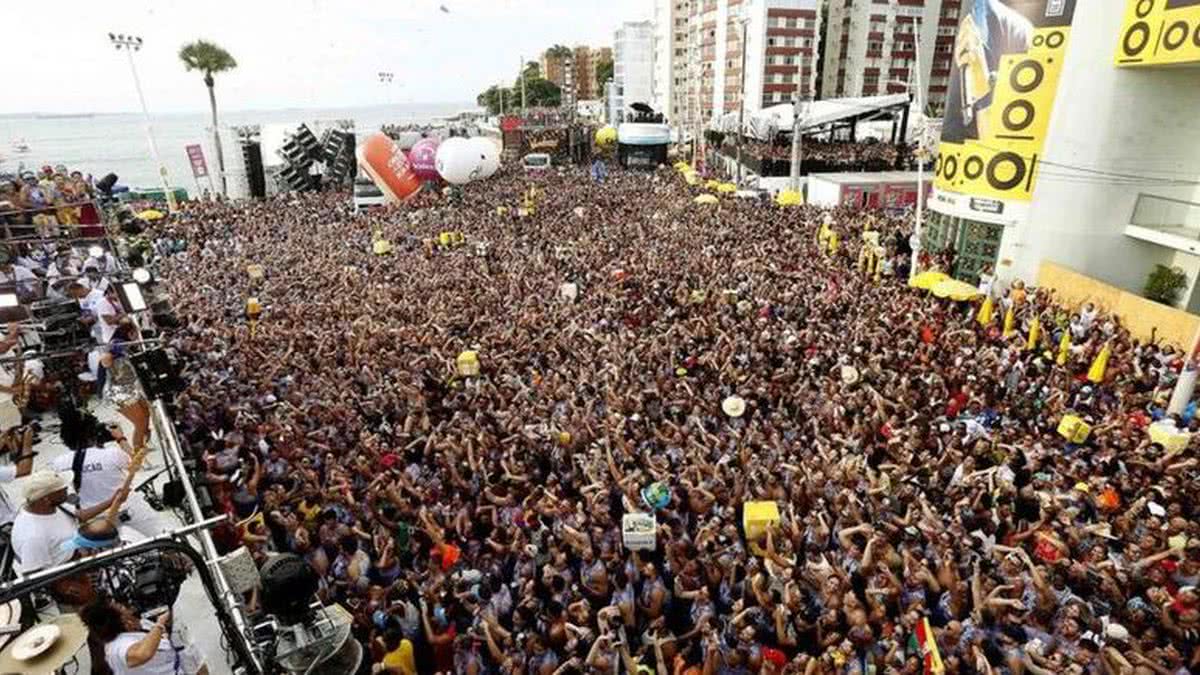 Contrato de parceria com cervejaria que vai patrocinar o carnaval de