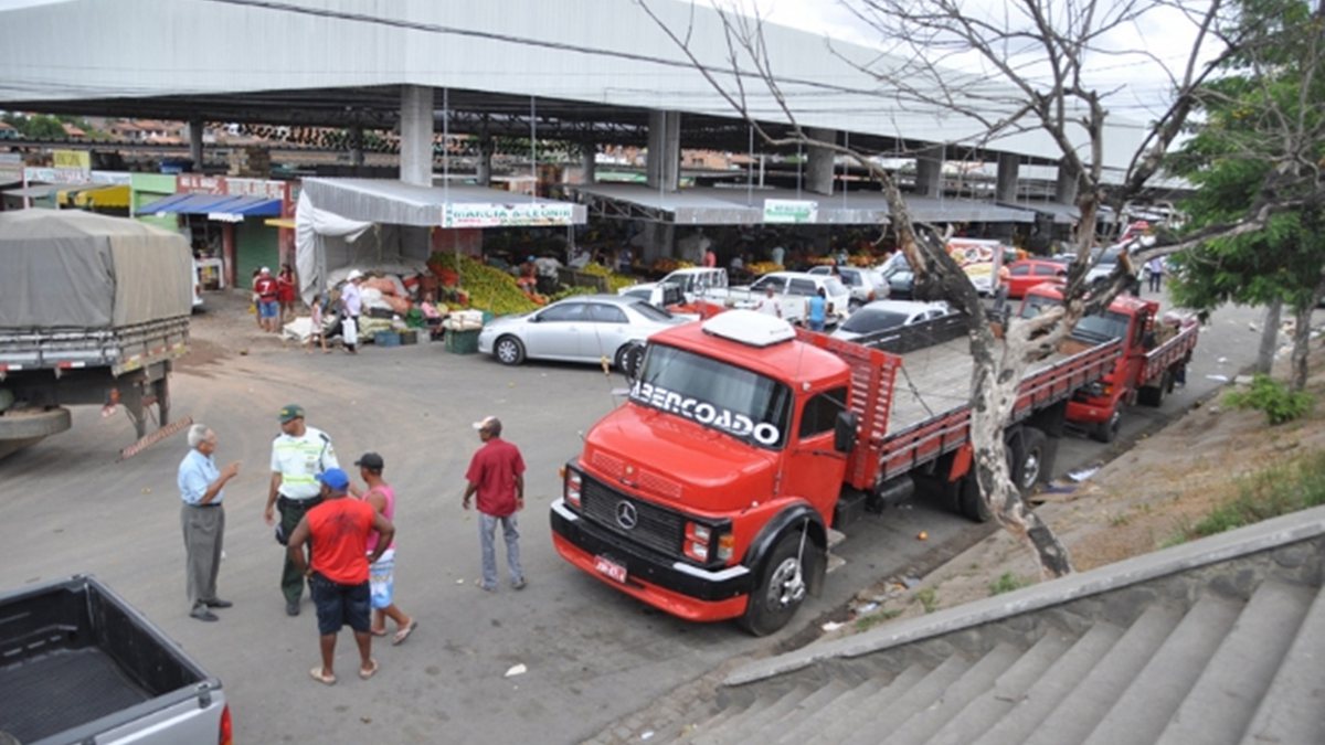 Comerciantes do Centro de Abastecimento de Feira de Santana reclamam de  fechamento aos domingos