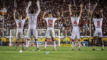 Imagem Com chances de sair da zona de rebaixamento, Vitória recebe o Atlético-MG no Barradão; veja escalações