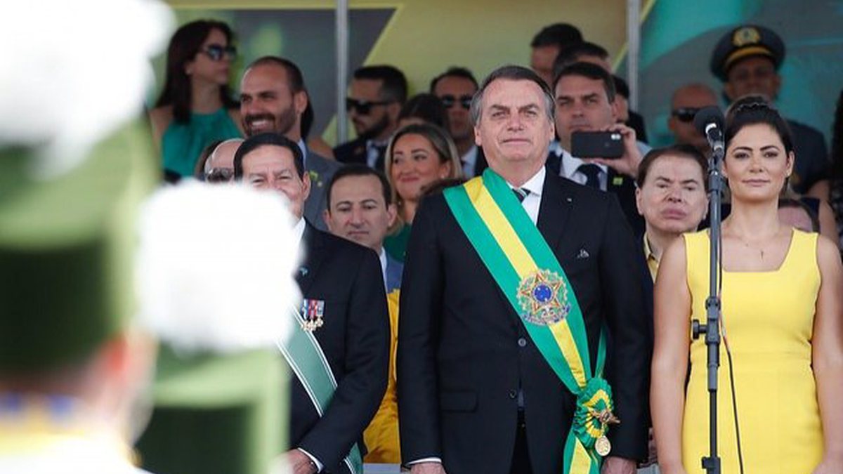 Bolsonaro leva Edir Macedo e Silvio Santos para desfile da Independência -  Estadão