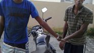 Imagem PM prende dupla com moto roubada em Simões Filho