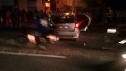 Imagem Acidente entre três veículos deixa carro capotado e trânsito parado na Garibaldi