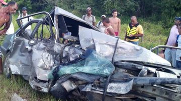 Imagem Acidente de carro mata duas pessoas em Porto Seguro