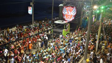 Imagem A turma do Asa de Águia invade a Barra