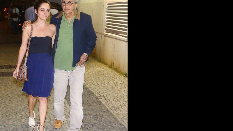 Imagem Caetano Veloso está namorando médica 33 anos mais jovem