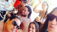 Imagem Harém de Ronaldinho Gaúcho em Guarajuba é registrado em fotos pela primeira vez