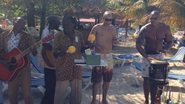 Imagem Léo Santana curte férias em praia do Haiti