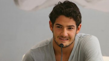 Imagem Alexandre Pato está namorando atriz global