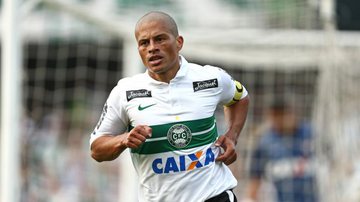 Imagem Com Alex e quatro reforços, Coritiba desembarca em Salvador